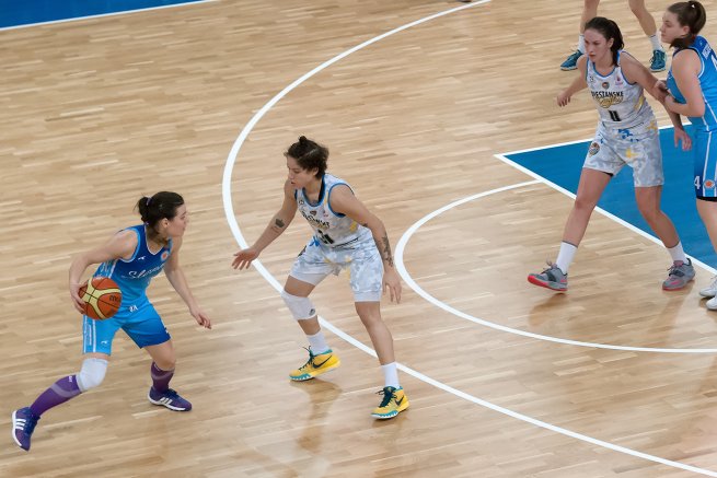 Piešťanské Čajky vs. BK Slovan Bratislava (Foto: Laco Ďuračka)