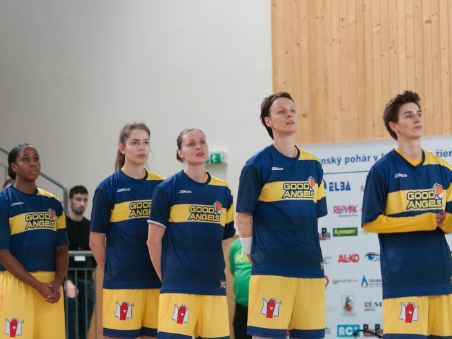 Good Angels Košice vs. Piešťanské Čajky, Johnson, Blanárová, Kupčíková, Jurčenková a Stehlíková (Foto: Laco Ďuračka)