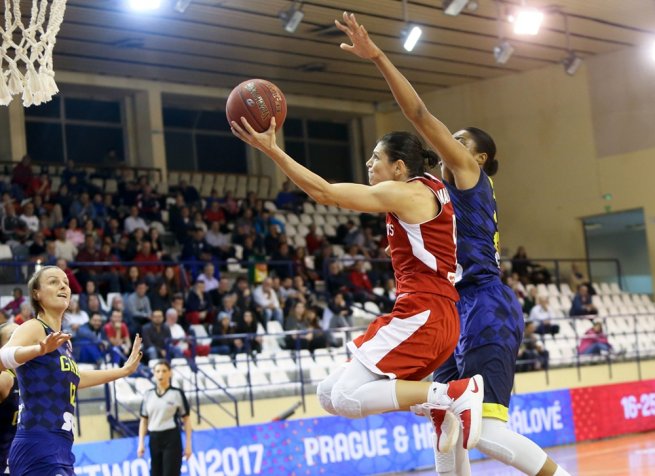 Olympiakos Pireus vs. Good Angels Košice, Maltsi (9) vs. Baugh (21) (Foto: fiba.com)