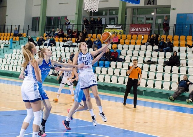 BKM Junior UKF Nitra vs. Slovan Bratislava, Nikola Kováčiková (15) (Foto: Miroslav Slávik)