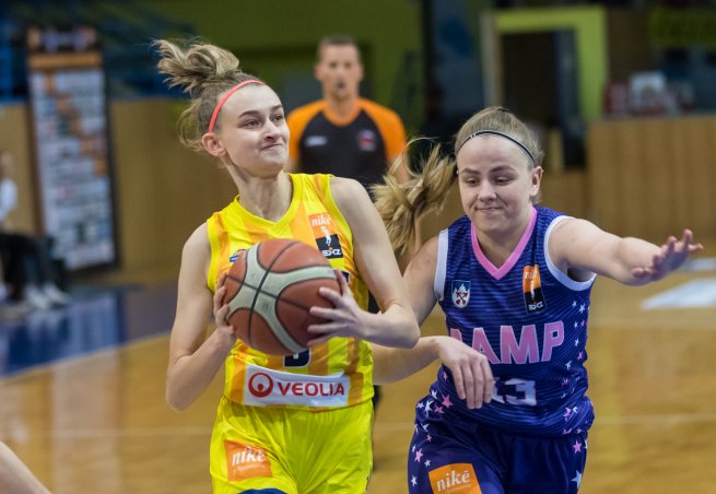 YOUNG ANGELS Košice vs. BAM Poprad, Ema Rodáková (9) (Foto: Jäzva)