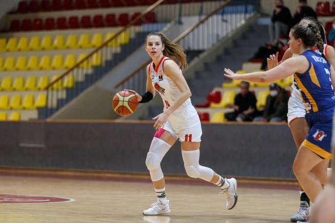 BK ŠKP 08 Banská Bystrica vs. YOUNG ANGELS Košice, Lucia Striešová (11) (Foto: Ivan Golembiovský)