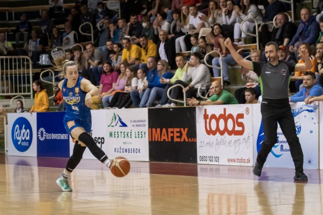 MBK Ružomberok vs. Piešťanské Čajky, Gabriela Andělová (4) (Foto: Laco Duračka)