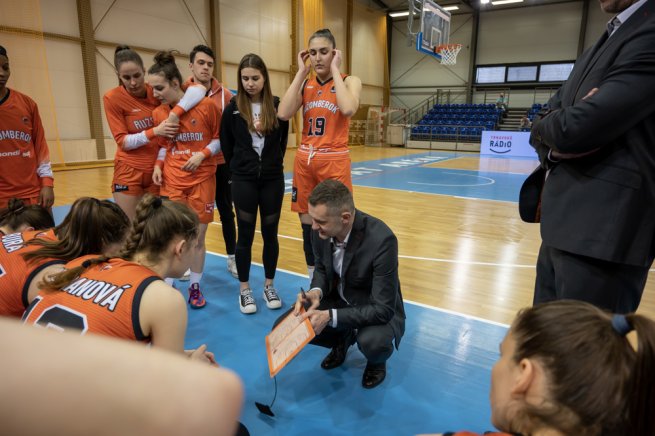 Piešťanské Čajky vs. MBK Ružomberok, tréner Juraj Suja (Foto: Laco Duračka)