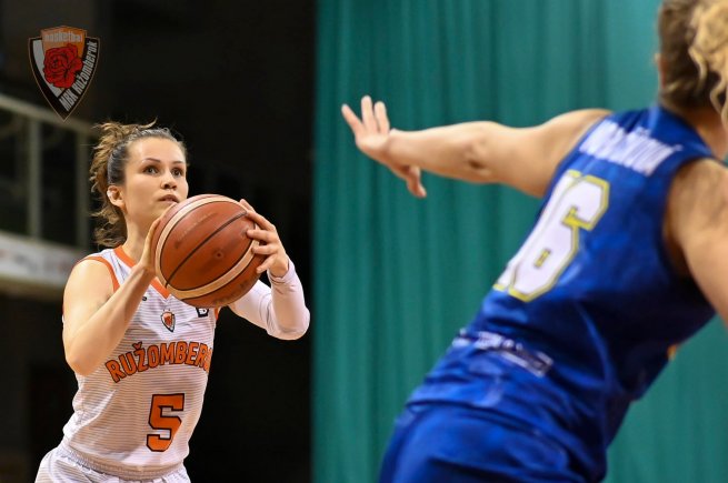 MBK Ružomberok vs. Piešťanské Čajky, Radka Stašová (5) (Foto: Rudo Maškurica)