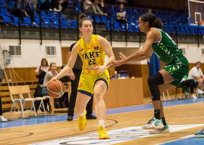 YOUNG ANGELS KošIce vs. SBŠ Ostrava (CZE), Hana Jakubčeková (22) (Foto: Jäzva)