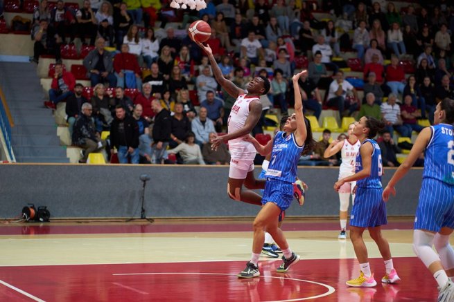 Slávia Banská Bystrica vs. Eleftheria Moschatou (GRE), Iggy Allen (2) (Foto: fiba.basketball)