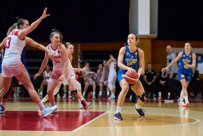 Slávia Banská Bystrica vs. Piešťanské Čajky, Gabriela Andělová (4) (Foto: Ivan Golembiovský)