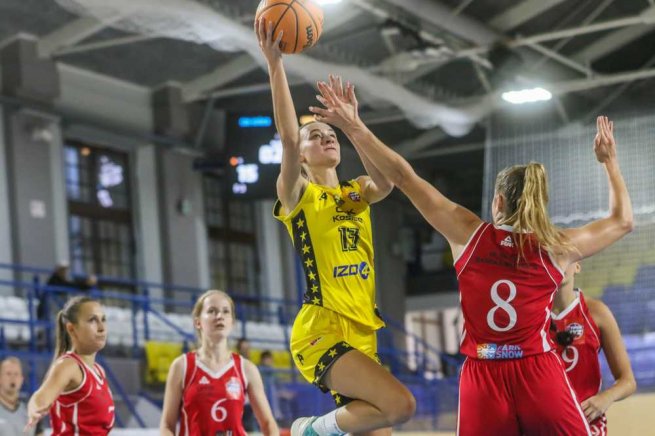 CBK Košice vs. BK ŠK UMB Banská Bystrica, Ema Rodáková (13) (Foto: Jäzva)