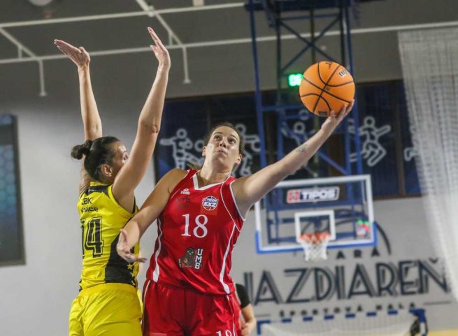 CBK Košice vs. BK ŠK UMB Banská Bystrica, Martina Krajčírová (18) (Foto: Jäzva)