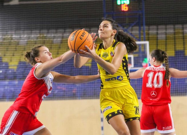 CBK Košice vs. BK ŠK UMB Banská Bystrica, Alexandra Mončeková (20) (Foto: Jäzva)