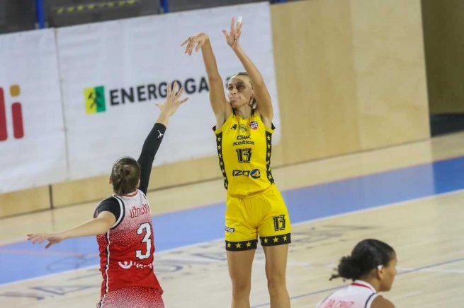 CBK Košice vs. Slávia ŠKP Banská Bystrica, Ema Rodáková (13) (Foto: Jäzva)