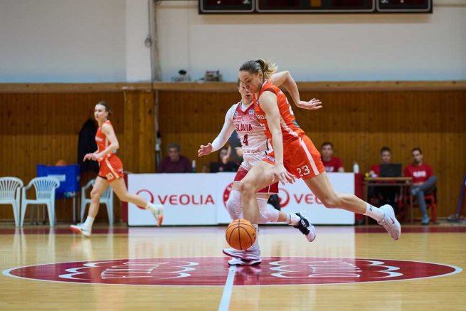 Slávia ŠKP Banská Bystrica vs. MBK Ružomberok, Oľga Jackovec (23) (Foto: Ivan Golembiovský)