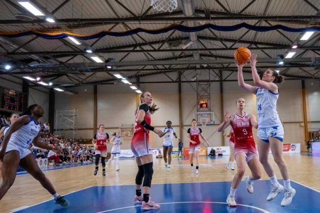 Piešťanské Čajky vs. Slávia ŠKP Banská Bystrica, Evita Herminjard (24) (Foto: Laco Duračka)