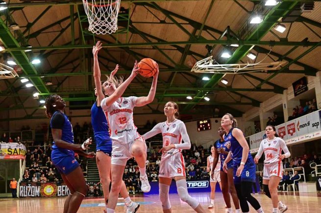 MBK Ružomberok vs. Piešťanské Čajky, Jevgenia Putra (12) (Foto: Rudo Maškurica)