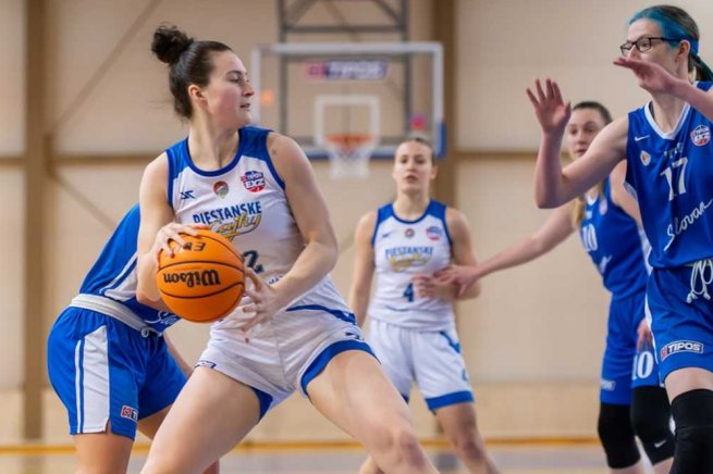 Hana Jakubčeková (22), Piešťanské Čajky (Foto: Laco Duračka)