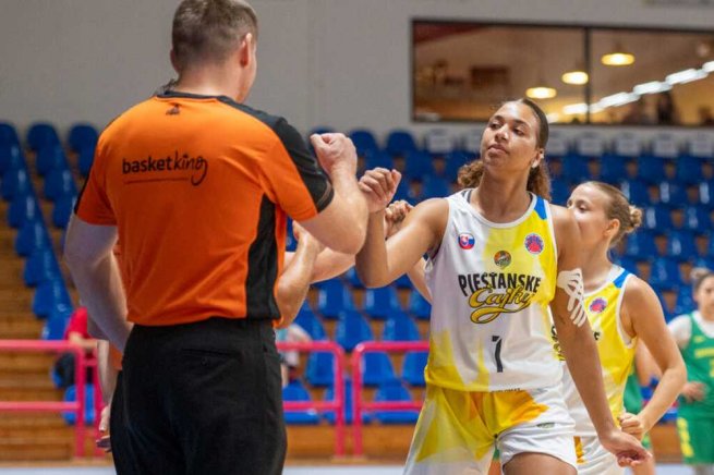 India Farcy (1), Piešťanské Čajky (Foto: Laco Duračka)