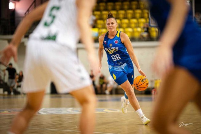 Piešťanské Čajky vs. KP Brno (CZE), Vanda Kozáková (98) (Foto: Lukáš Droppan)
