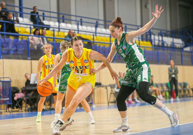 YOUNG ANGELS Košice vs. ŠBK Šamorín, Erin Antosh (17) vs. Daria Kononučenko (18) (Foto: Jäzva)