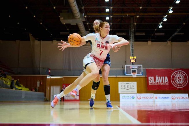 Slávia ŠKP Banská Bystrica vs. BC Slovan Bratislava, Lucia Žilinská (7) (Foto: Ivan Golembiovský)