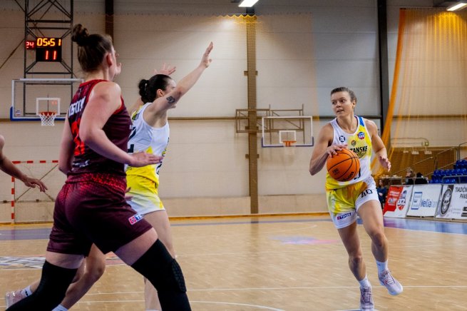 Piešťanské Čajky vs. BK ŠK UMB Banská Bystrica, Justina Kraujunaité (40) (Foto: Laco Duračka)