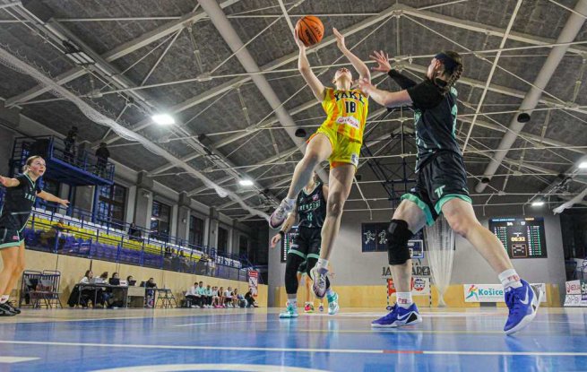YOUNG ANGELS Košice vs. BK AS Trenčín, Alexandra Pelánová (18) (Foto: Jäzva)