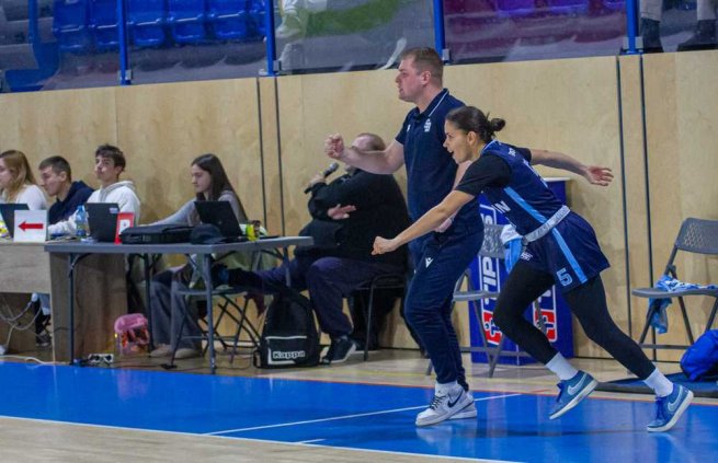 YOUNG ANGELS Košice vs. BC Slovan Bratislava, tréner Aleksandar Tomič a Isidora Tripkovič (5) (Foto: Jäzva)