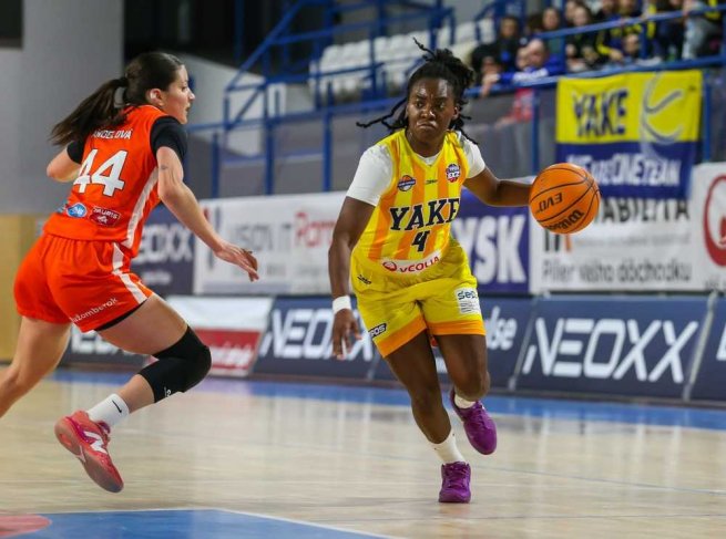 YOUNG ANGELS Košice vs. MBK Ružomberok, Khiana Johnson (4) (Foto: Jäzva)