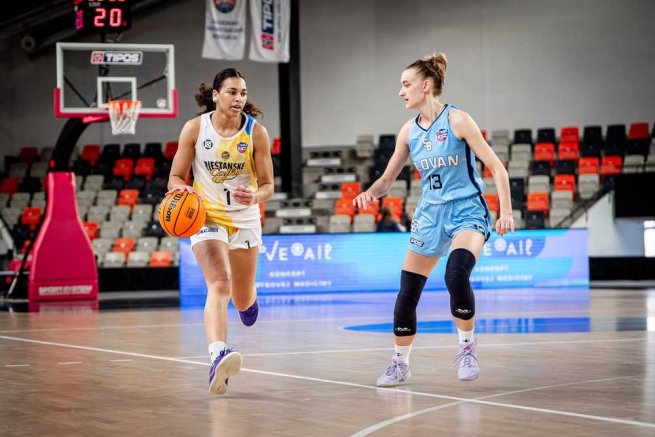 BC Slovan Bratislava vs. Piešťanské Čajky, Ema Rodáková (13) vs. India Farcy (1) (Foto: BC Slovan Bratislava)