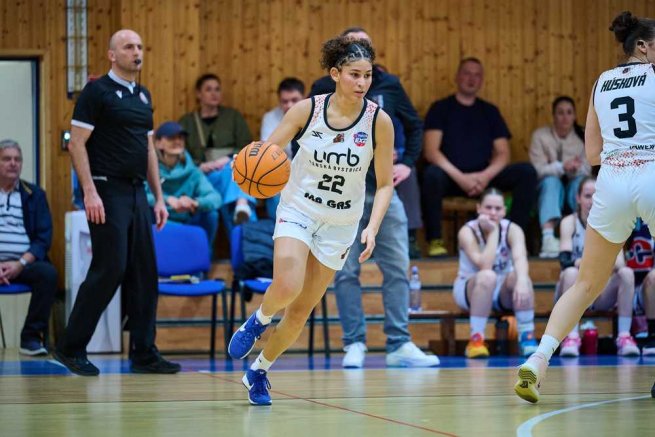 Ariel Jones (22), BK ŠK UMB Banská Bystrica (Foto: Ivan Golembiovský)