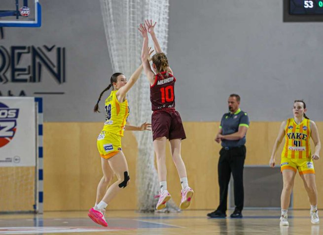 YOUNG ANGELS Košice vs. BK ŠK UMB Banská Bystrica, Martina Maliarová (10) (Foto: Jäzva)