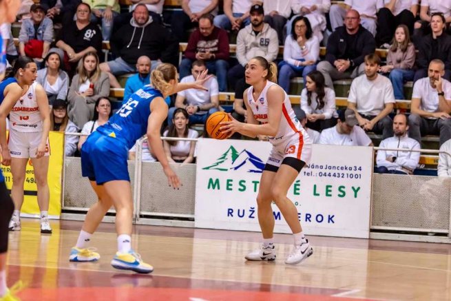 MBK Ružomberok vs. Piešťanské Čajky, Oĺga Jackovec (23) (Foto: Rudo Maškurica)